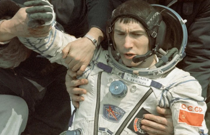 Его забыли в космосе, пока разваливался СССР: Как космонавт Крикалев выживал 311 дней на орбите и Почему не смог построить карьеру на Земле 