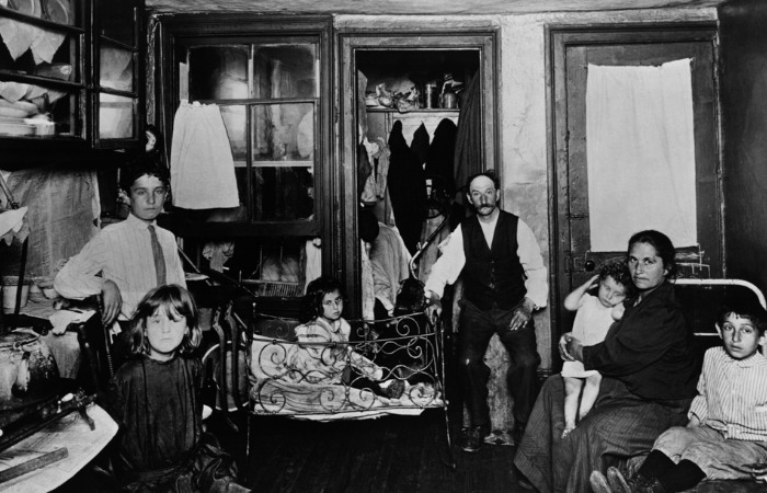 Теснота в квартирах была нормой для простых людей.