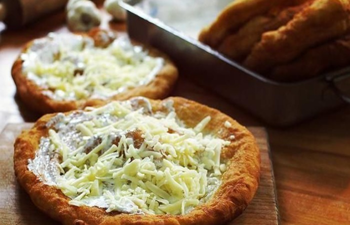 Венгерская пицца - лангош.