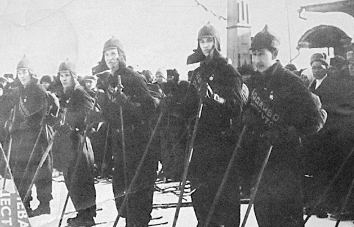 Участники самого длительного перехода на лыжах. Участники самого длительного перехода на лыжах.