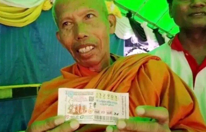 Монах выиграл в лотерею, чтобы отремонтировать храм.