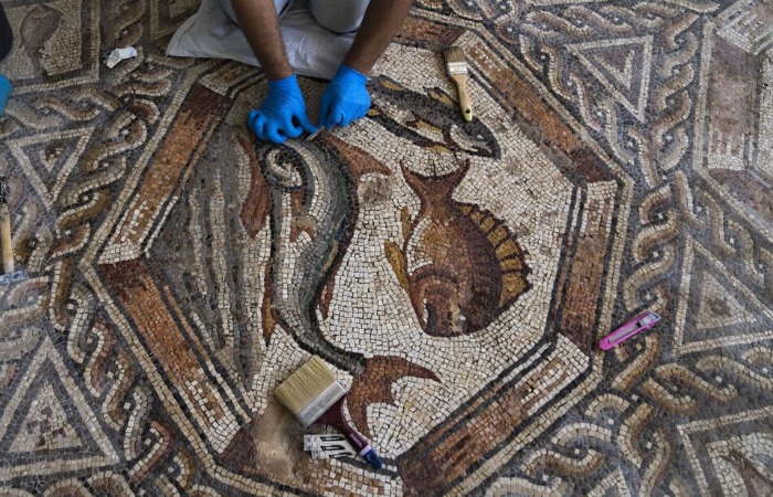 Укладка мозаики.