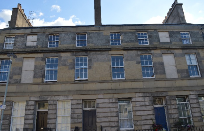 Налог на окна заставил людей заложить проемы.