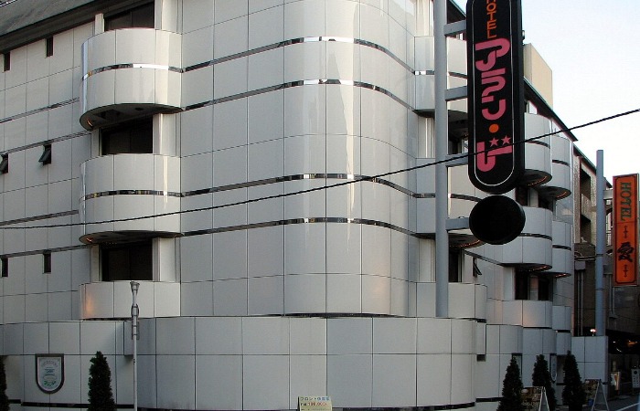 Государство получает большой доход от отелей любви. Государство получает большой доход от отелей любви.