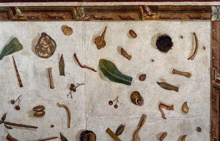 Неприбранный пол- античная мозаика.