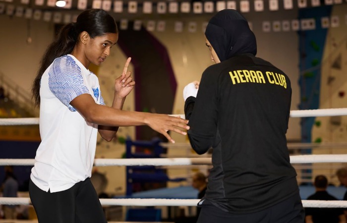 Рамла Али тренирует женщин-мусульманок.