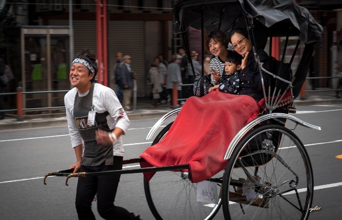 Рикши как элементарный транспорт для перевозки. Рикши как элементарный транспорт для перевозки.