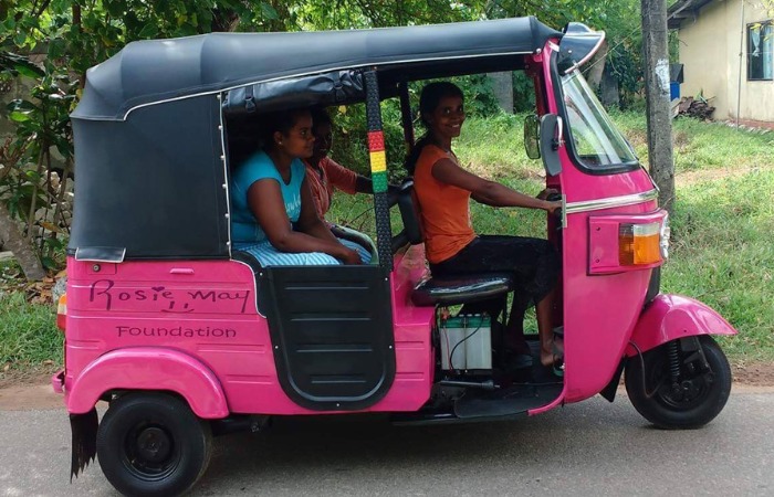 Розовые рикши - для женщин. Розовые рикши - для женщин.