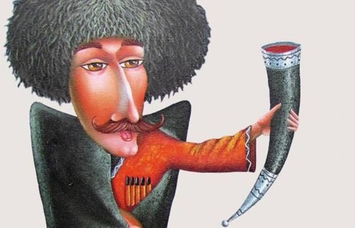 Произнося тост с рогом в руках, его нужно приподнять.