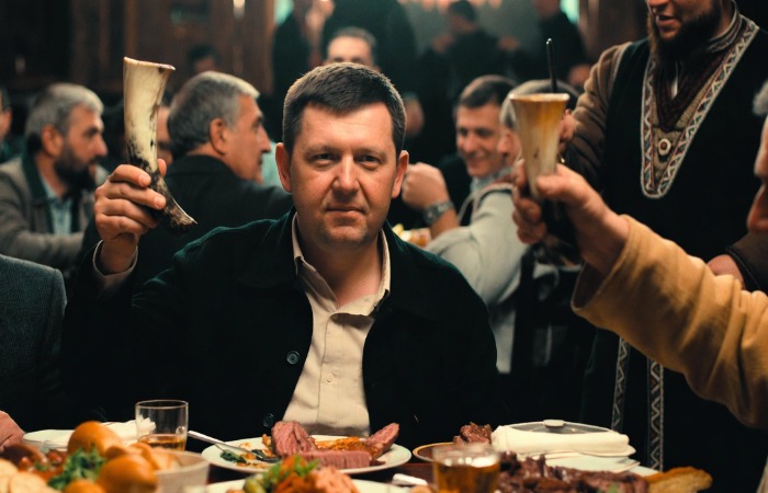 Рог рассматривается как сосуд изобилия.