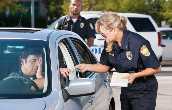 Штраф за использование клаксона без надобности.