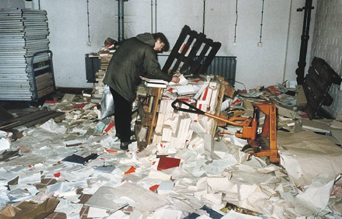Документация в штабе Штази после его захвата. / Фото: habr.com
