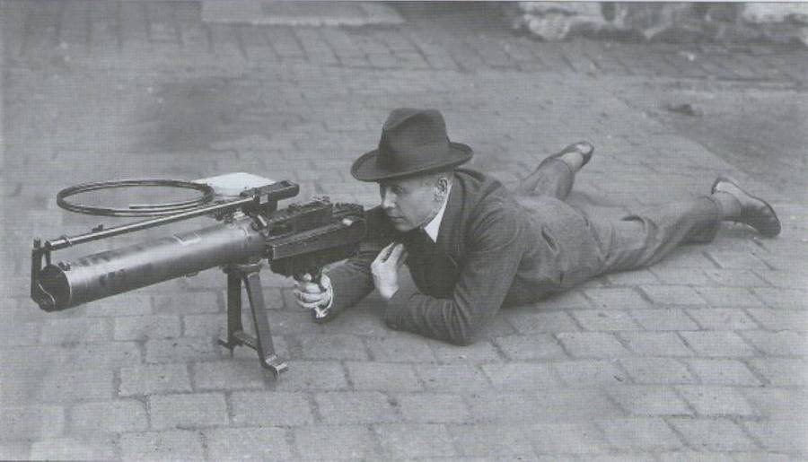 Пошел по стопам известного отца.