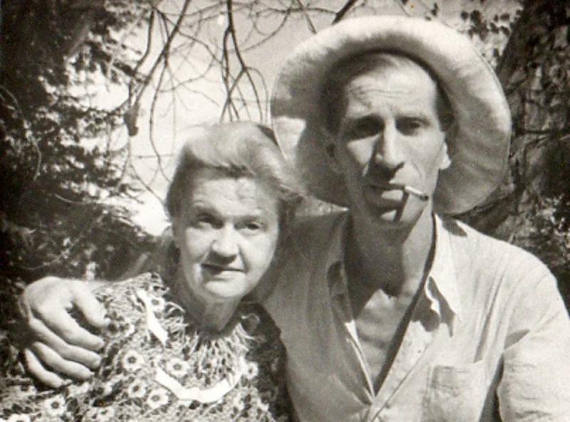 Со второй супругой.