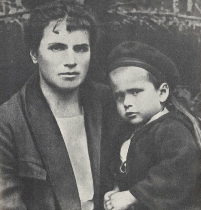 Вера Игнатьевна с сыном. / Фото: www.mirumir.site