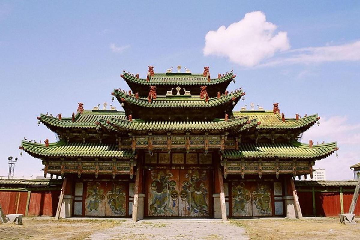 Триумфальные ворота Дворца Богдо-гэгэна. Триумфальные ворота Дворца Богдо-гэгэна.