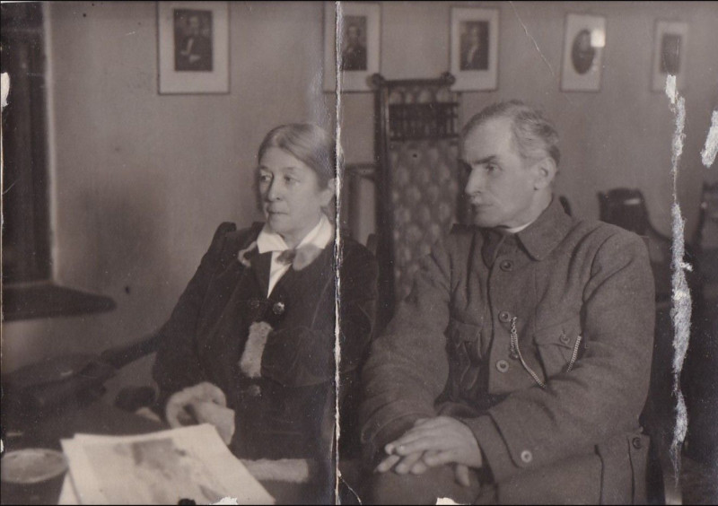 Большевики выделили пенсию. Большевики выделили пенсию.