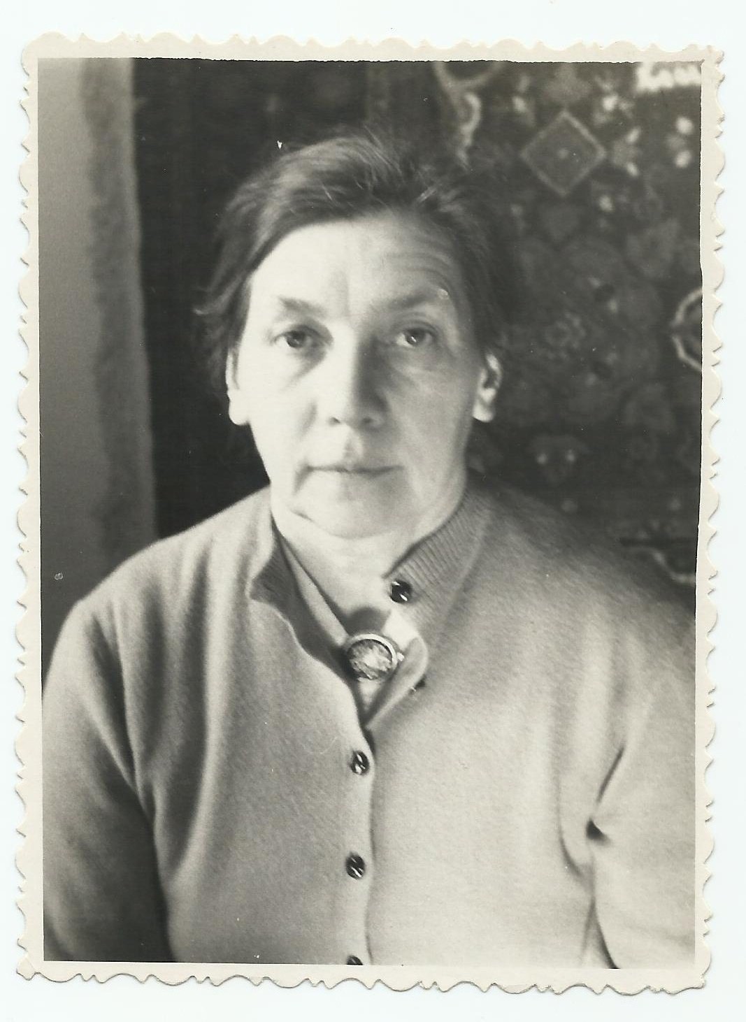 В одиночестве дожила до 91. В одиночестве дожила до 91.