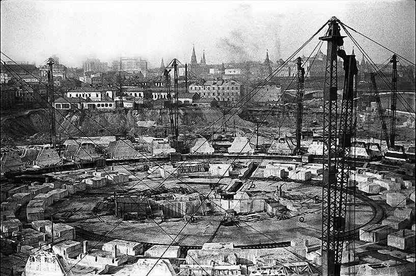 Строительство фундамента.