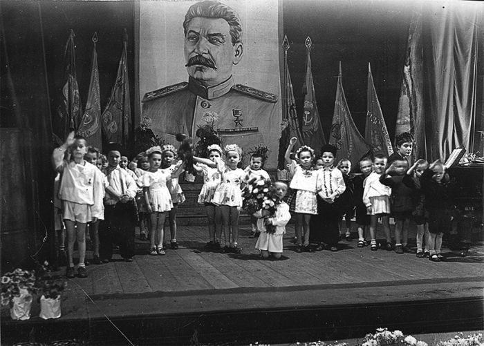 В детдомах Наташе доставалось по полной. / Фото: www.culture-province.ru В детдомах Наташе доставалось по полной. / Фото: www.culture-province.ru