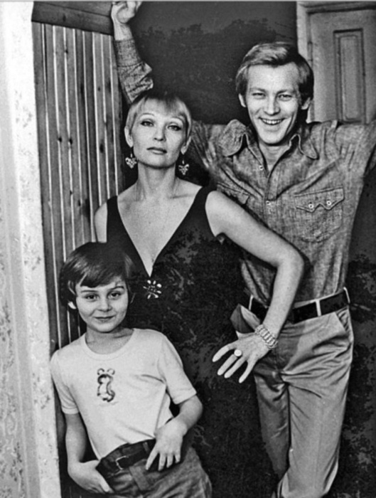 Светлана и Владимир с сыном. Светлана и Владимир с сыном.