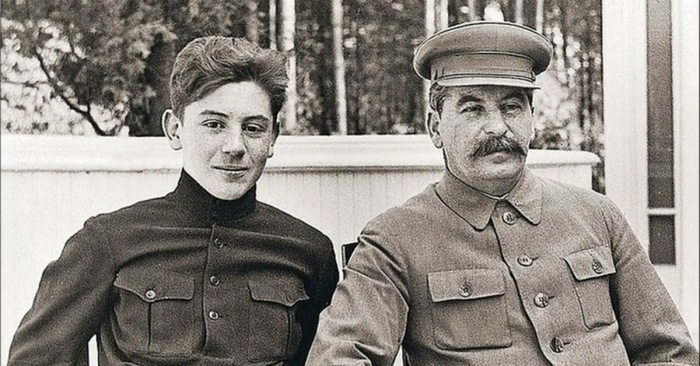 Василий Сталин воспитывался в экспериментальном саду. / Фото: www.pikabu.ru