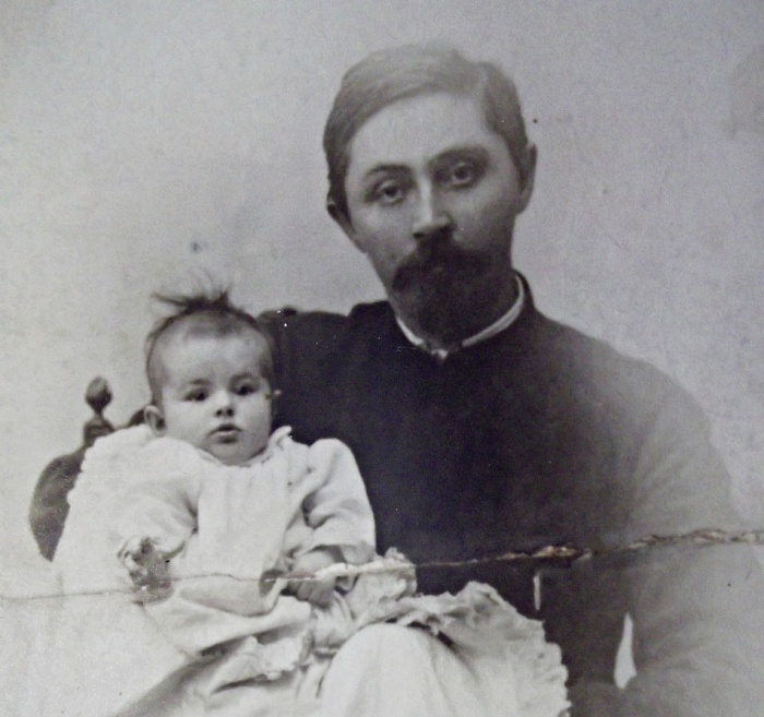 С дочкой Аленушкой.