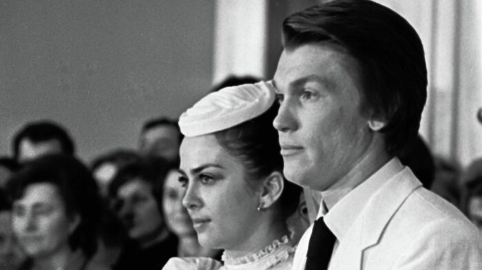 Свадьбу провели с размахом. Свадьбу провели с размахом.