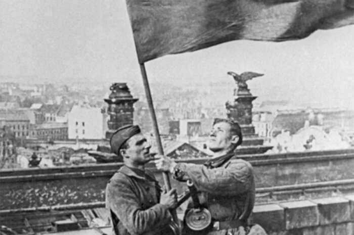 Войну закончил над Берлином.