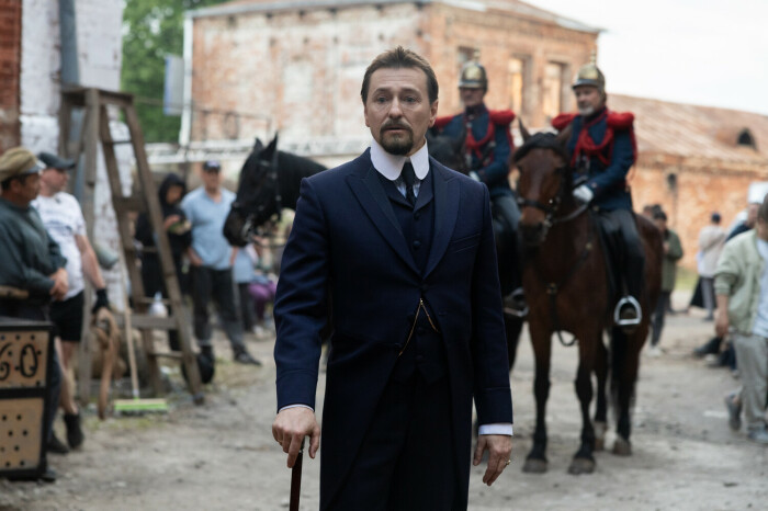 Кадр из сериала "Плевако". Кадр из сериала "Плевако".