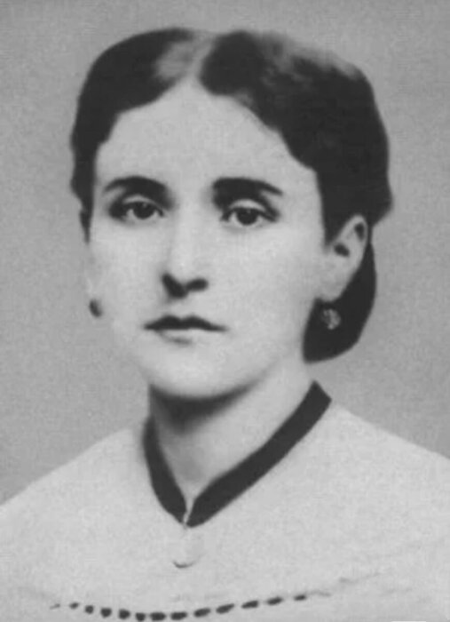 Мать писателя.