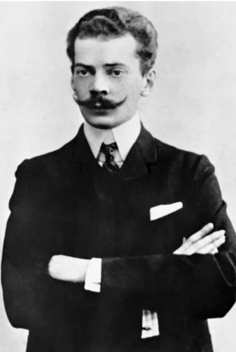 Издатель Сергей Маковский. / Фото: www.stihigagaleva.ru