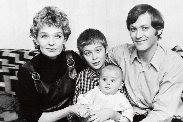 Долго пробовали спасти семью. Долго пробовали спасти семью.