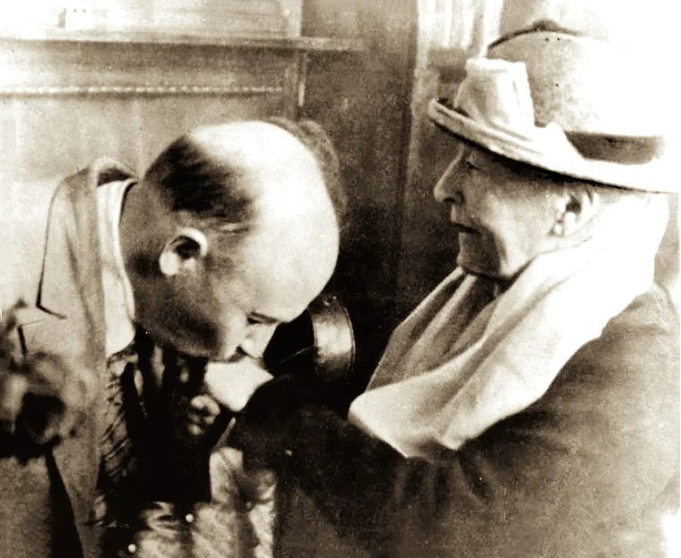 С Николаем Бухариным. С Николаем Бухариным.