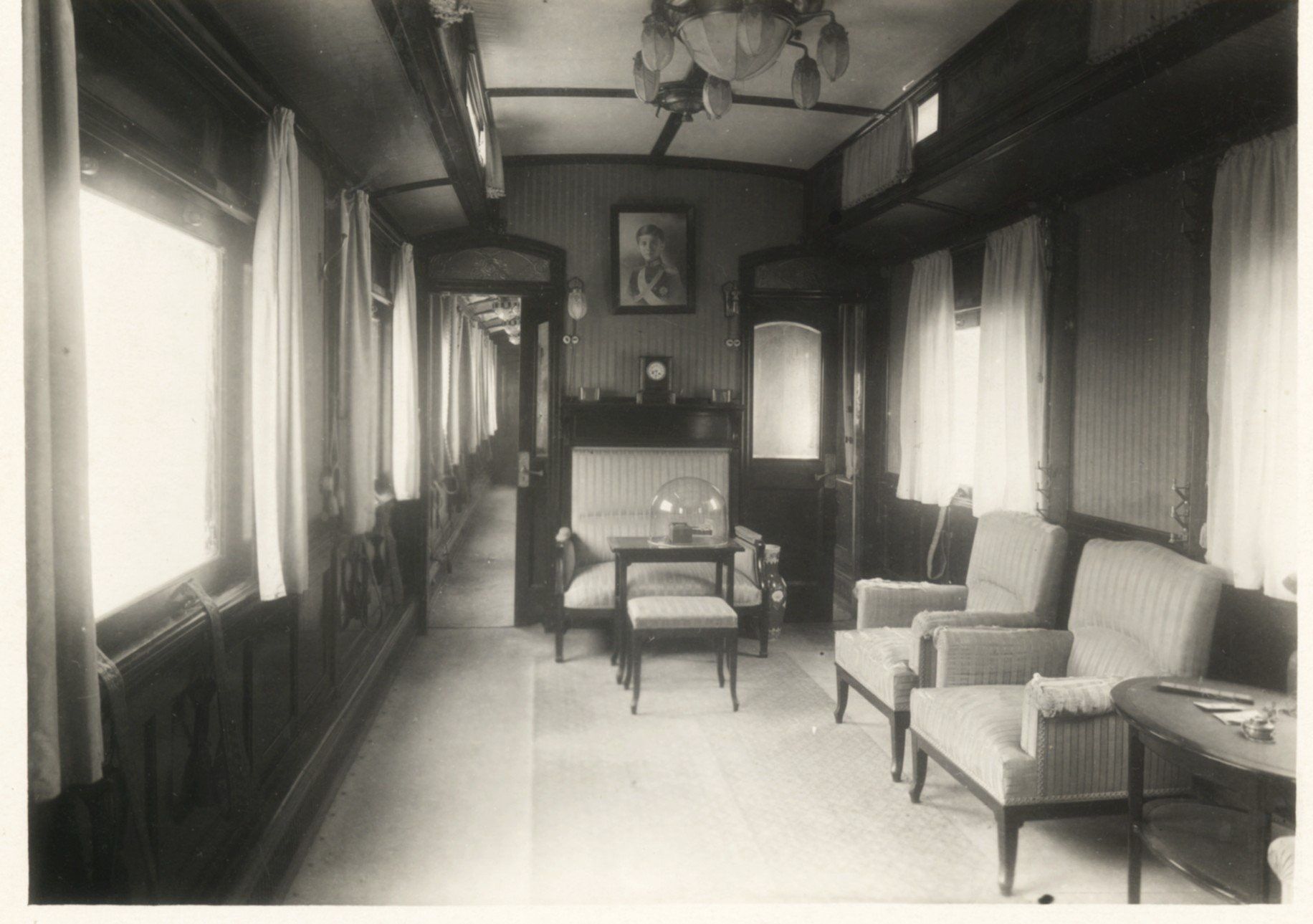 Кабинет императора в поезде.