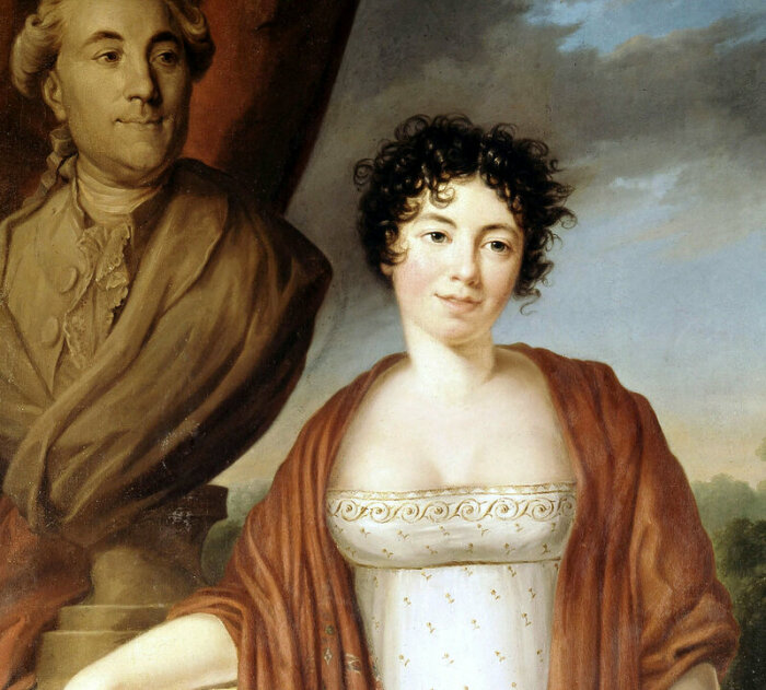 С детства вращалась в высших кругах. С детства вращалась в высших кругах.