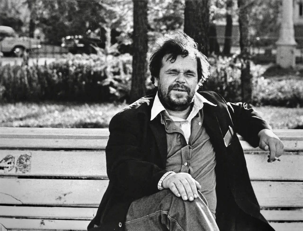 С детства был одиночкой. С детства был одиночкой.