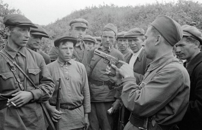 Почему красноармейцы звали гитлеровца Шменкеля Иван Иванычем и За что ему дали звание Героя Советского Союза