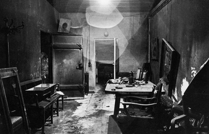 Зачем военная переводчица спала с зубами Гитлера, и Почему выживший фюрер - миф