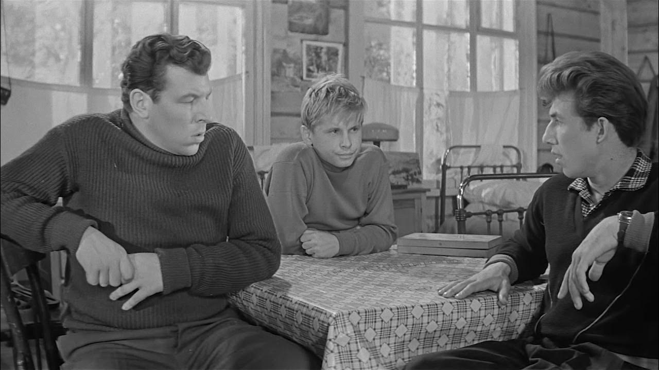 Филиппов в "Девчатах"(слева). Филиппов в "Девчатах"(слева).