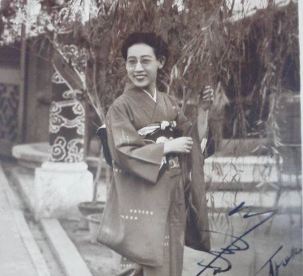 Жила на широкую ногу. Жила на широкую ногу.