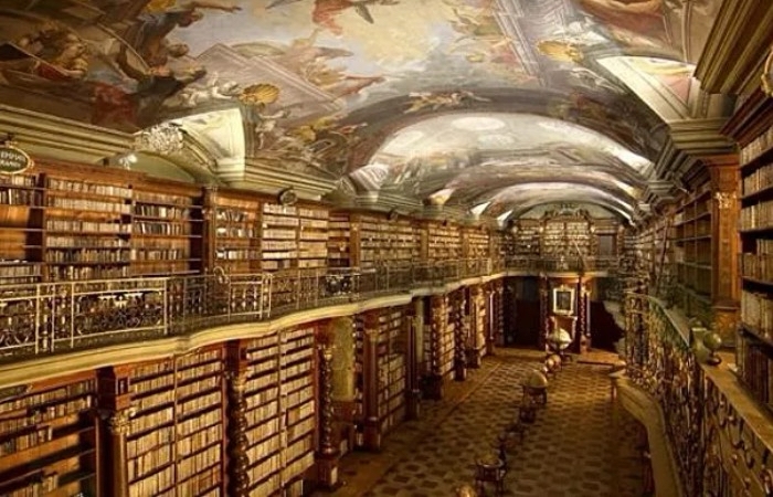 Пожар уничтожил библиотеку царя.