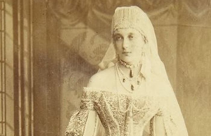 Сплетники желали узнать о тайной внучке Николая Первого хоть что-то. Сплетники желали узнать о тайной внучке Николая Первого хоть что-то.