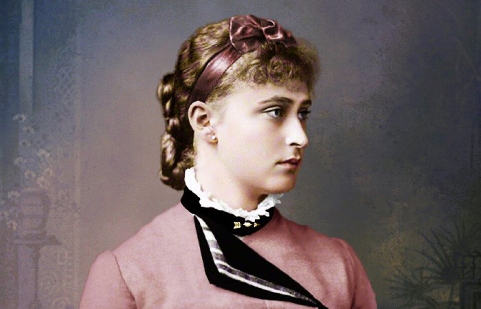 Отказав многим женихам, она выбрала дальнего родственника.