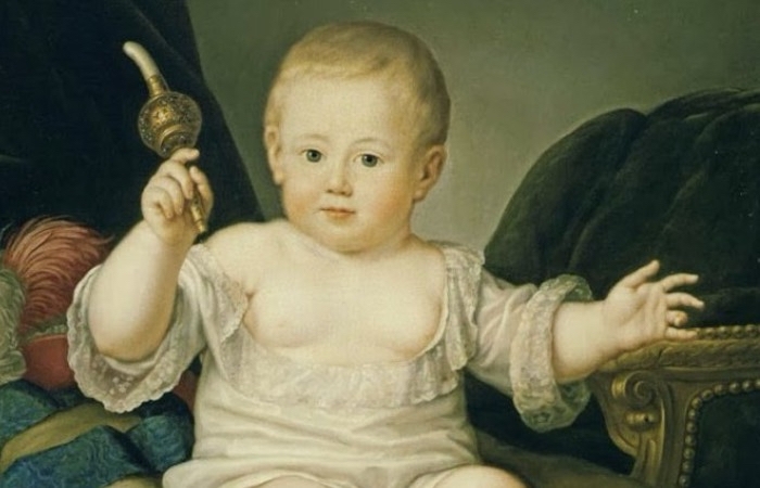 Александр Первый играл той самой погремушкой.