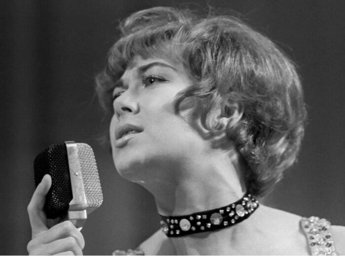 Эдита Пьеха 20 лет была участницей коллектива Эдита Пьеха 20 лет была участницей коллектива