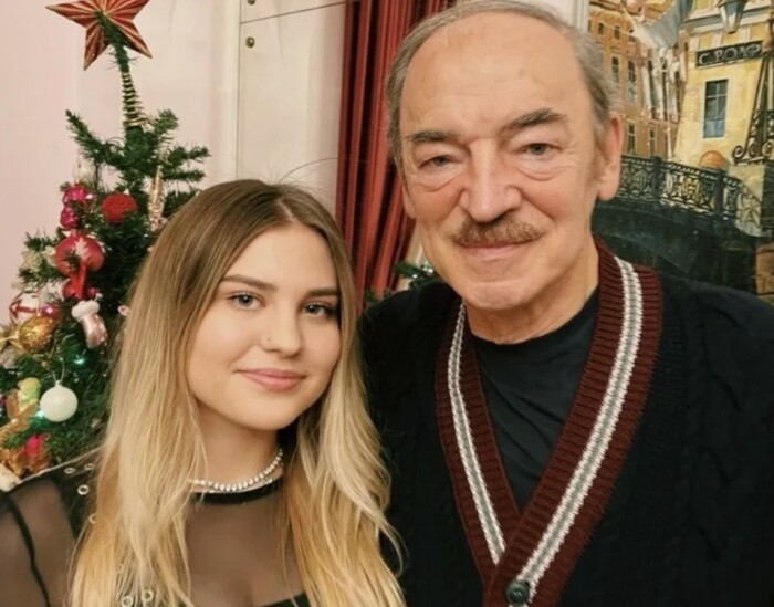 Михаил Боярский с внучкой Катей. Михаил Боярский с внучкой Катей.