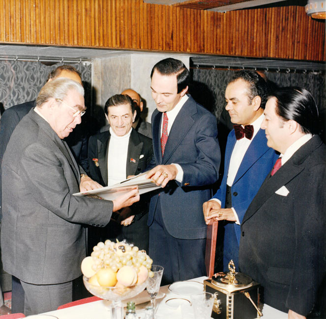 Муслим Магомаев и Леонид Брежнев с деятелями культуры СССР.