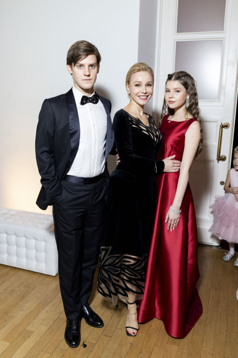 Мария Табакова на балу дебютанток Tatler.
