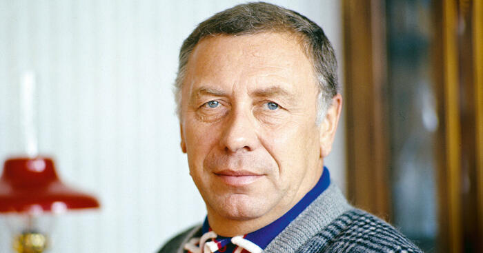 Анатолий Папанов умер от сердечного приступа, ему было 64 года. Анатолий Папанов умер от сердечного приступа, ему было 64 года.